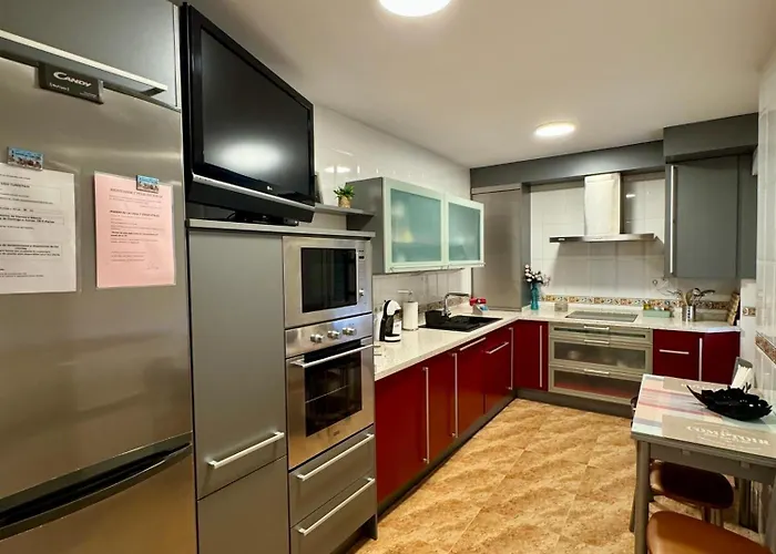 Ronda San Anton 아파트